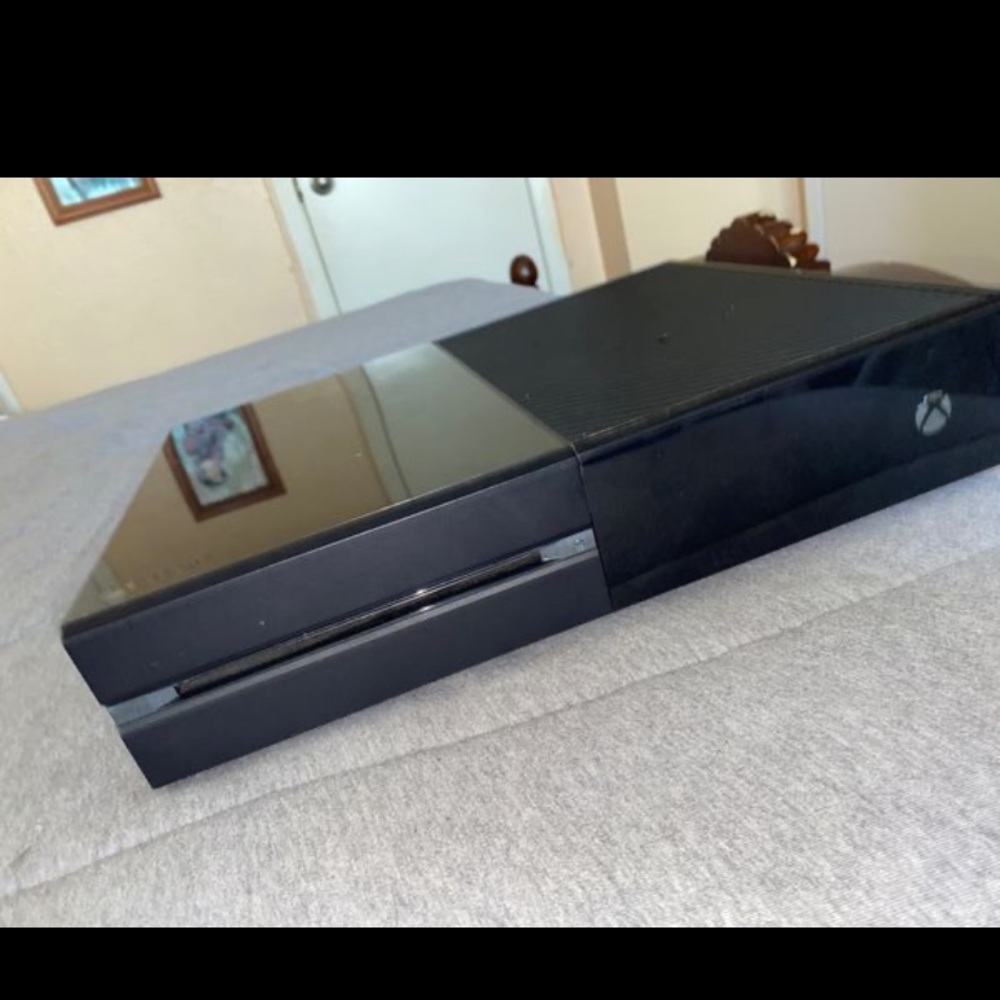 XBOX ONE WITH CONTROLLER